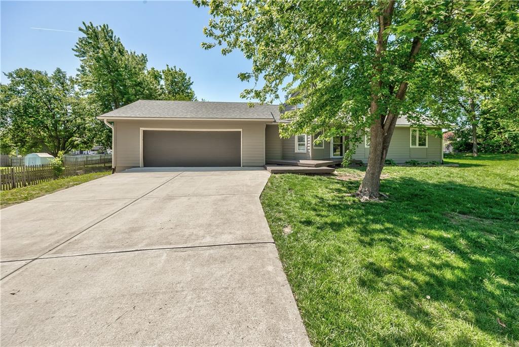 105 East Cedar Street Spring Hill, KS 66083 - Photo 2 of 32
