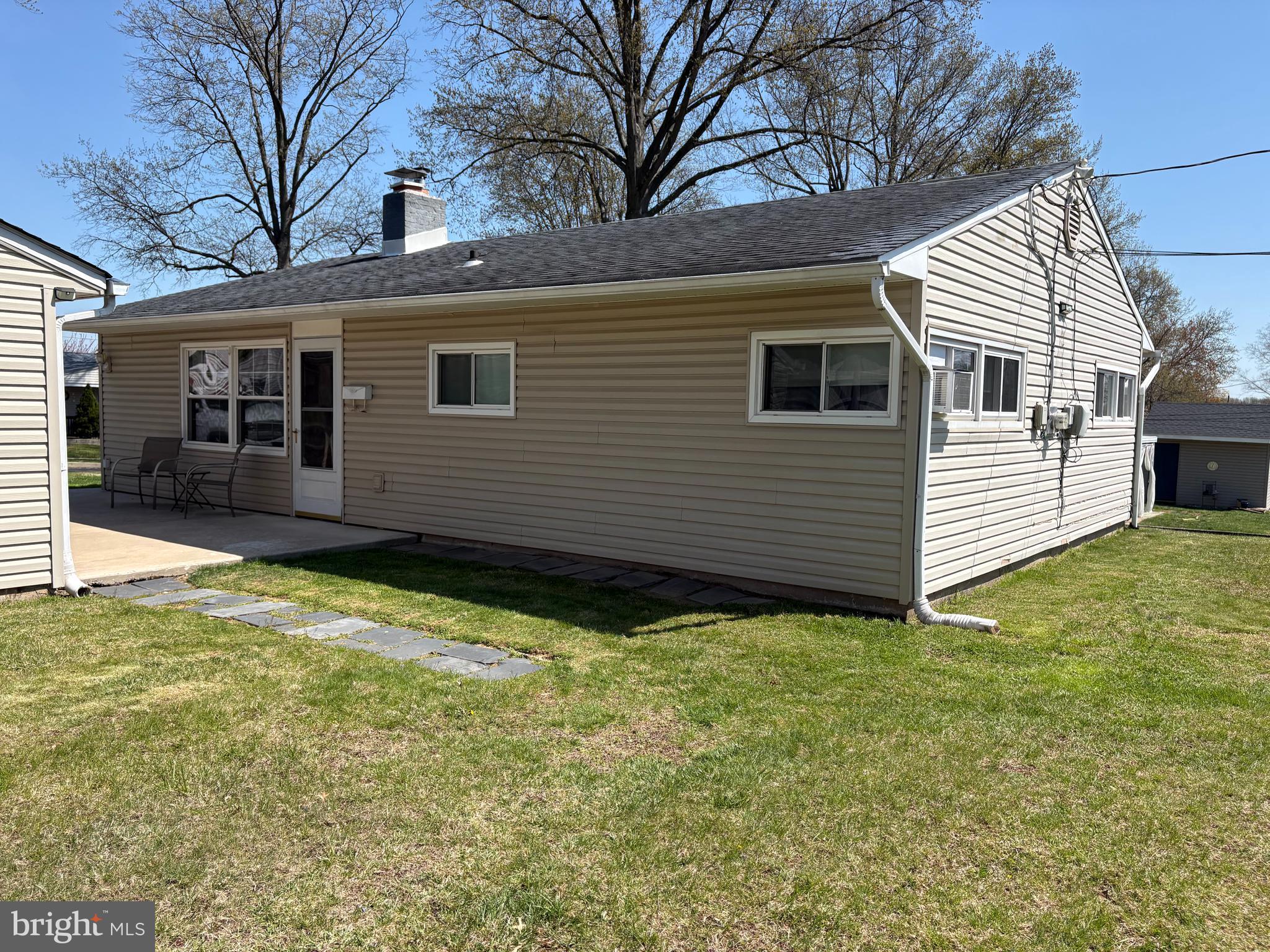 29 Gridiron Road Levittown, PA 19057 - Photo 3 of 12