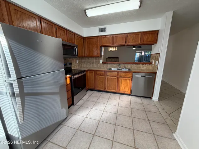 $1,695 | 1915 Main Street, Atlantic Beach, FL 32233