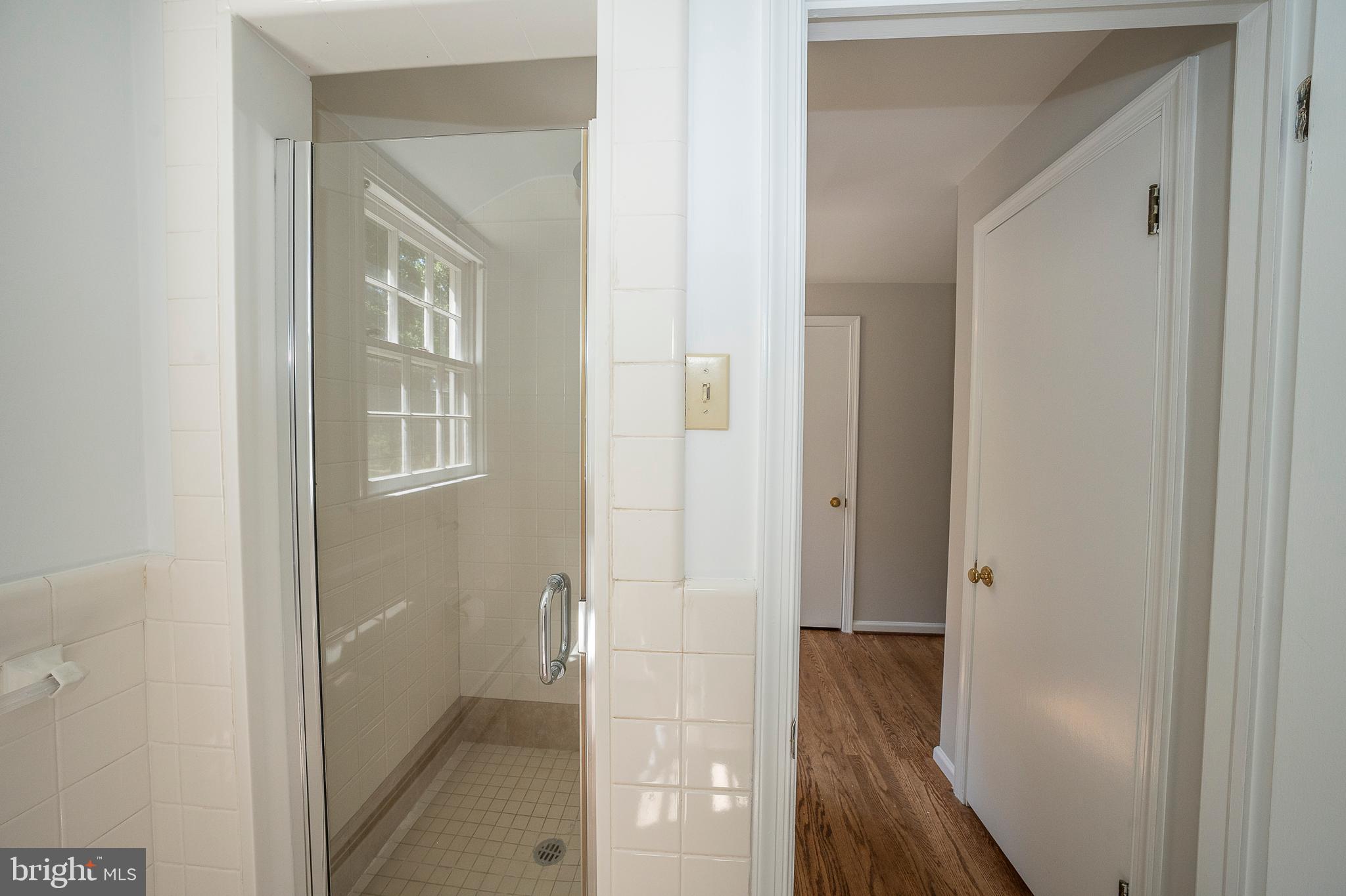 820 Milmar Road Newtown Square, PA 19073 - Photo 24 of 32 a bathroom with a bathtub