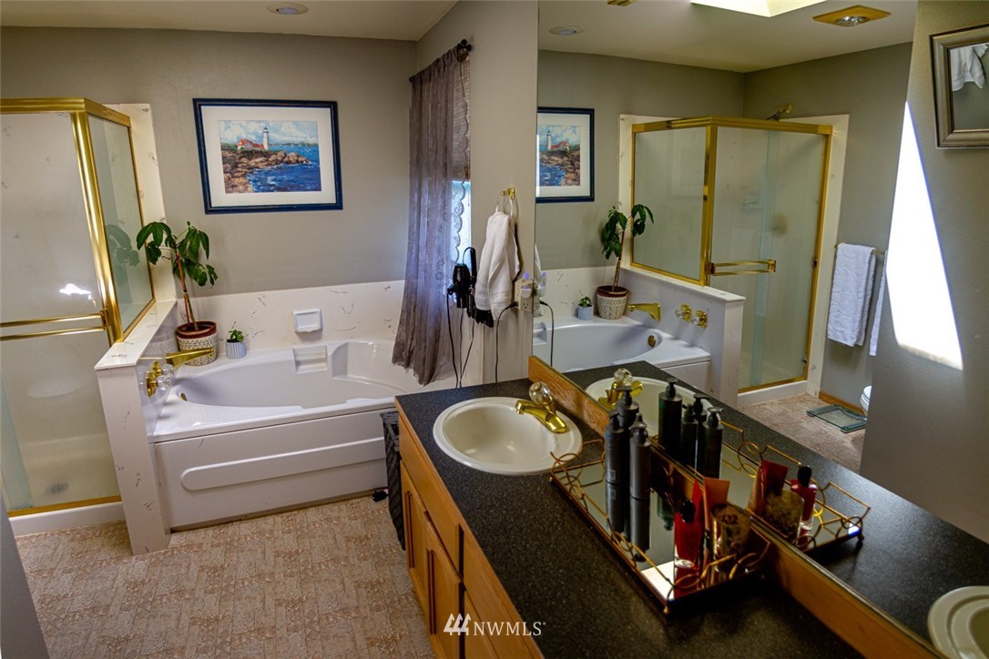 33027 20th Place Southwest Federal Way, WA 98023 - Photo 13 of 23 a bathroom with a tub sink and mirror