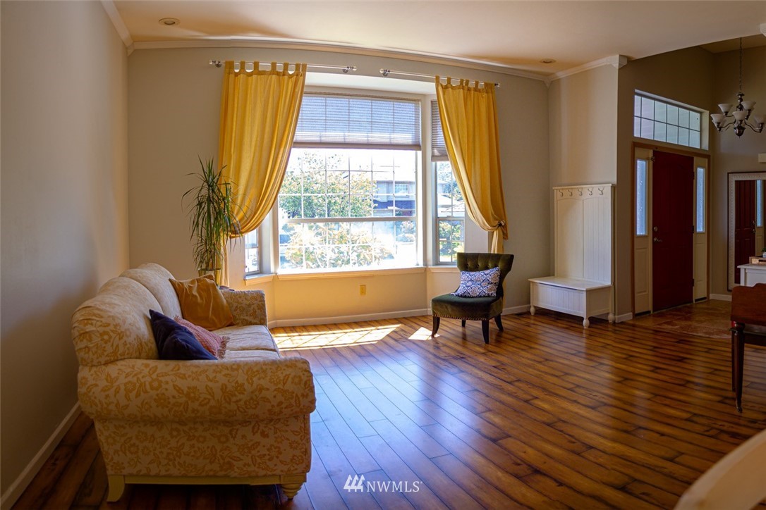 33027 20th Place Southwest Federal Way, WA 98023 - Photo 4 of 23 a living room with furniture and a window