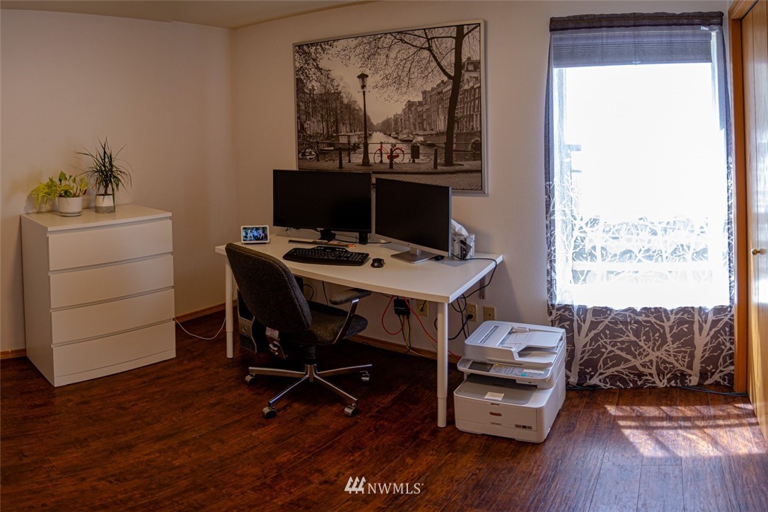 33027 20th Place Southwest Federal Way, WA 98023 - Photo 10 of 23 a workspace with furniture and wooden floor