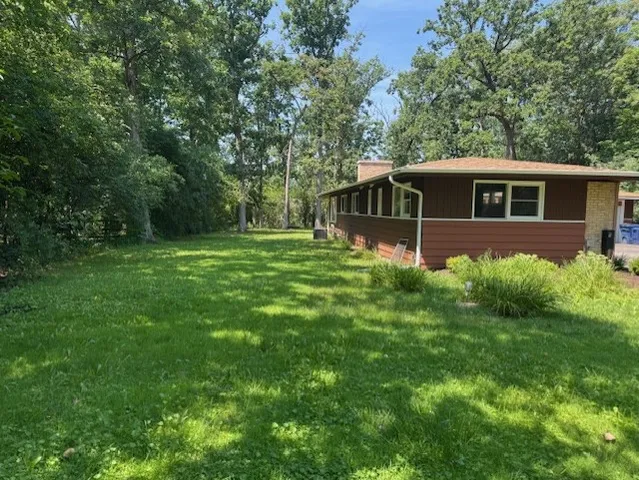 $575,000 | 28450 Shagbark Lane, Libertyville, IL 60048