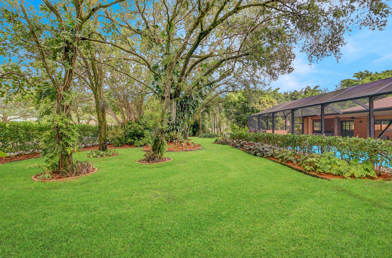 22690 Lemon Tree Lane Boca Raton, FL 33428 - Photo 28 of 29 Lush Landscaping