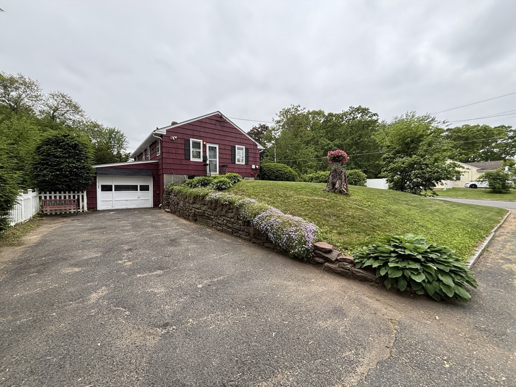 141 Cooper Street Springfield, MA 01108 - Photo 3 of 33