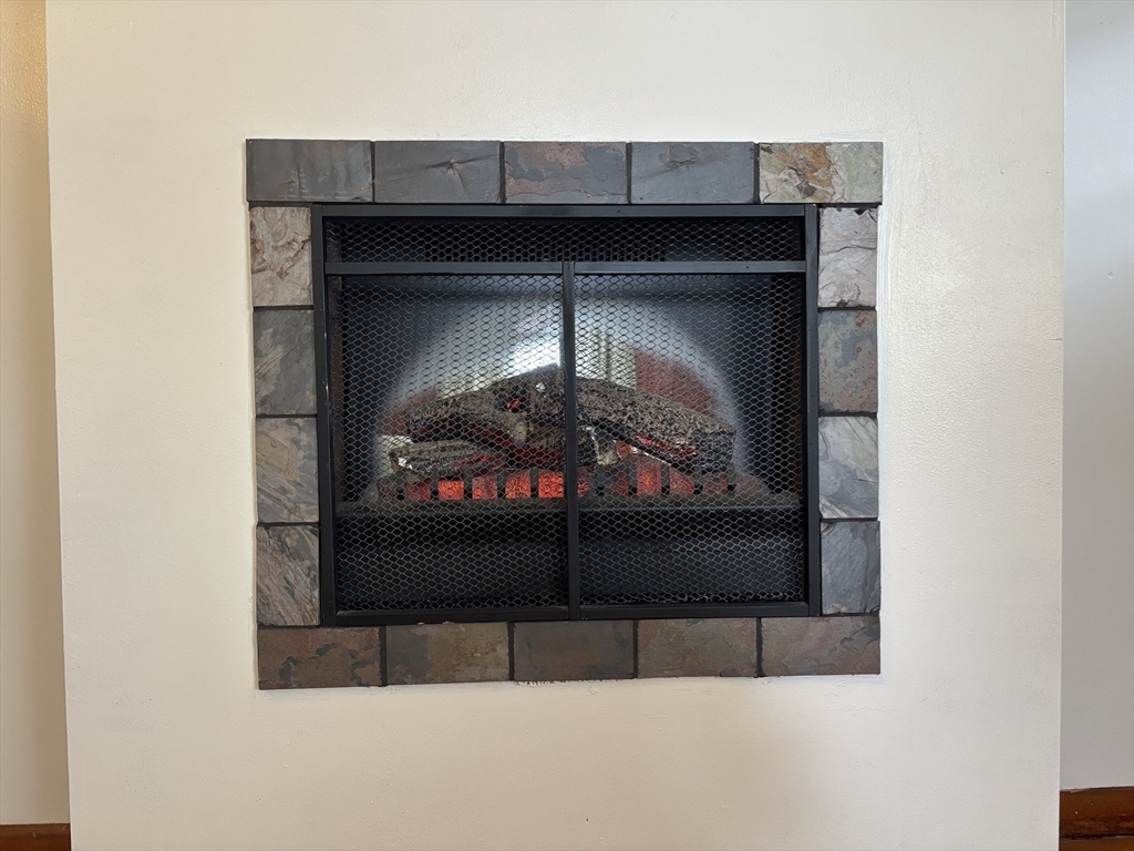 141 Cooper Street Springfield, MA 01108 - Photo 8 of 33