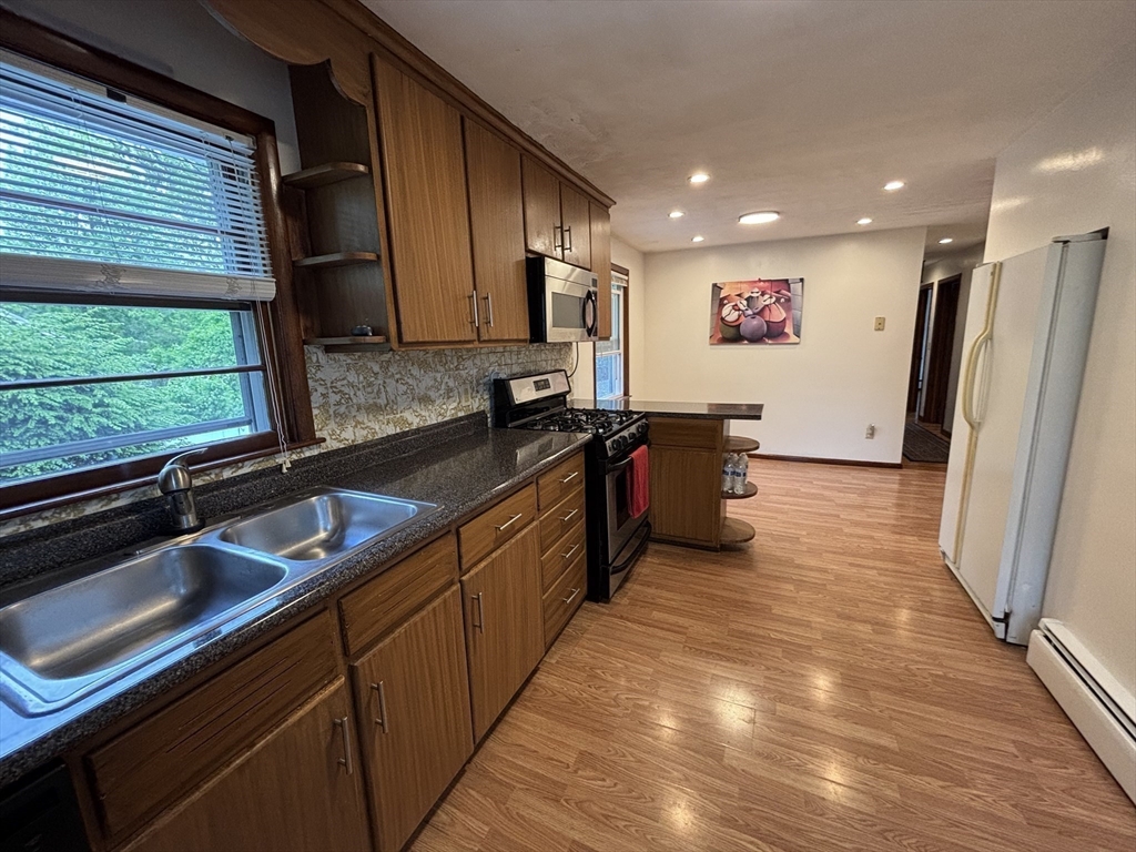 141 Cooper Street Springfield, MA 01108 - Photo 9 of 33