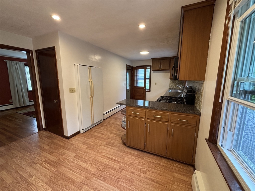 141 Cooper Street Springfield, MA 01108 - Photo 10 of 33