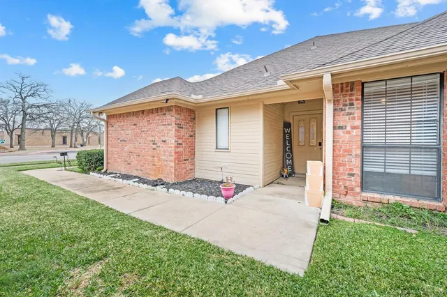 $325,000 | 2611 Cummings Drive, Bedford, TX 76021