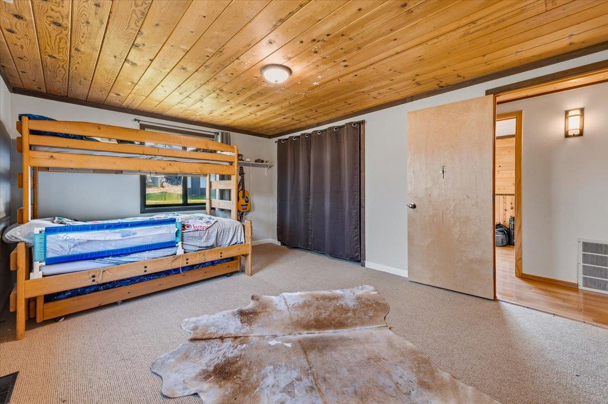 11403 Woodacre Road Grass Valley, CA 95949 - Photo 25 of 69 a hallway with a large window