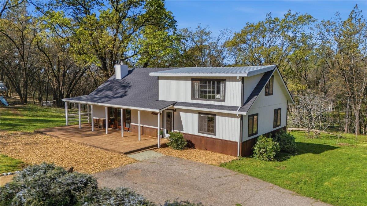 11403 Woodacre Road Grass Valley, CA 95949 - Photo 42 of 69 front view of a house with a big yard