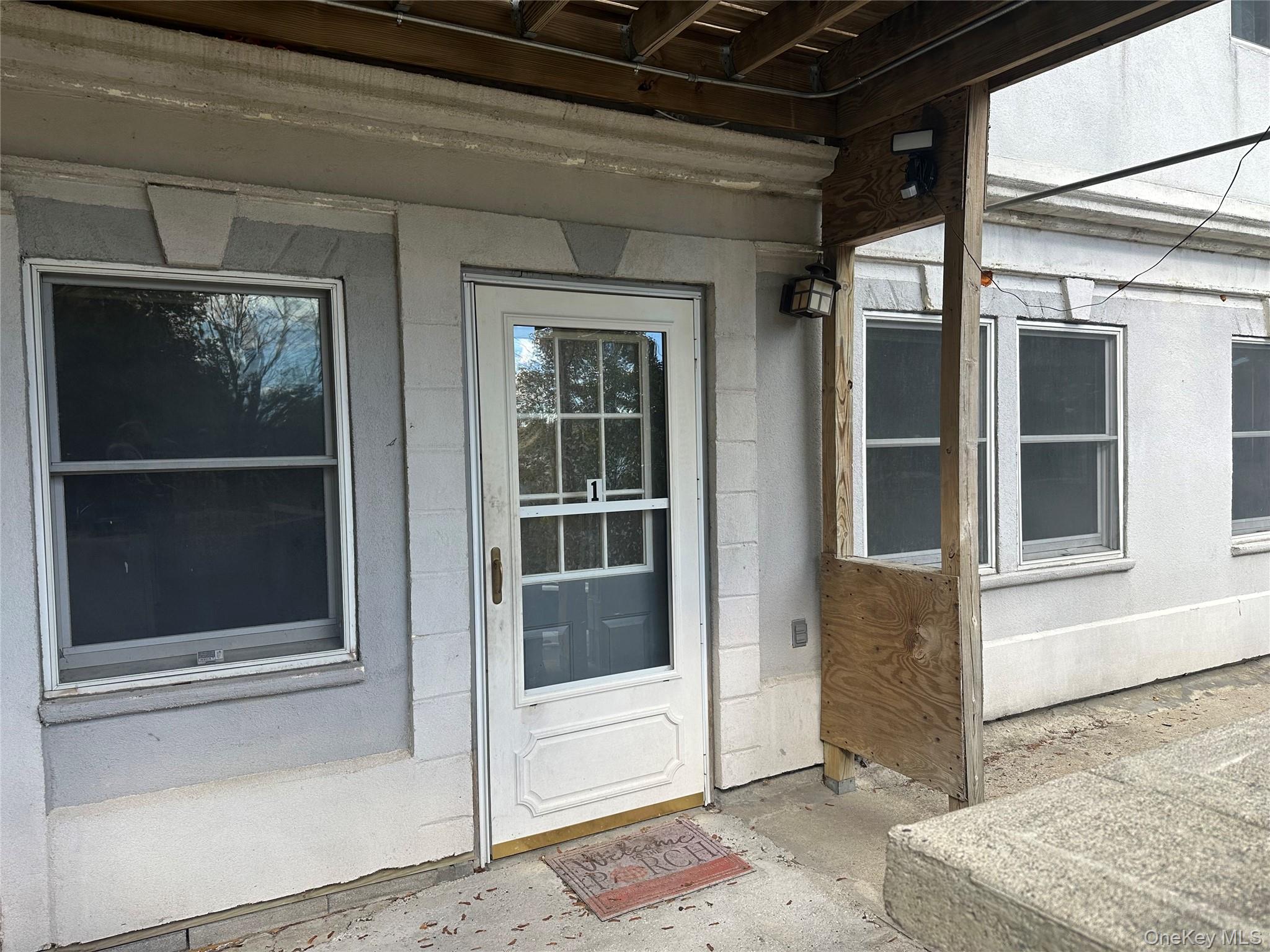 20 Bigelow Hall, Unit 1 Saugerties, NY 12453 - Photo 5 of 25 a view of front door