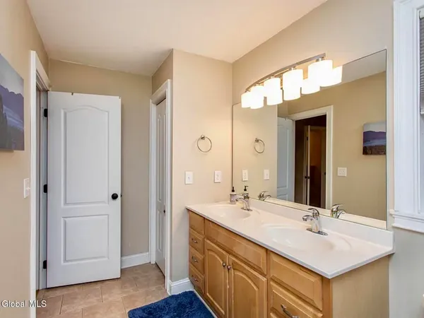 $10,000 | 8 Furlong Street, Saratoga Springs, NY 12866