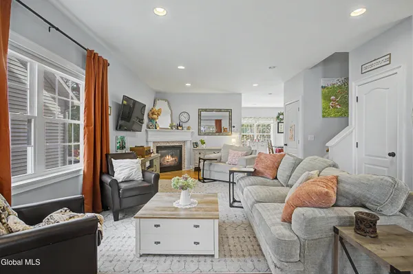 $10,000 | 8 Furlong Street, Saratoga Springs, NY 12866