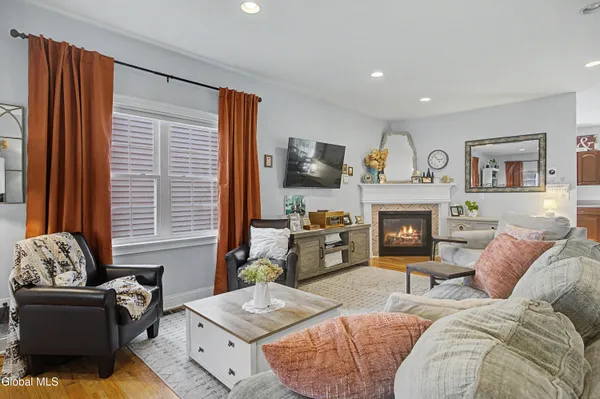 $10,000 | 8 Furlong Street, Saratoga Springs, NY 12866