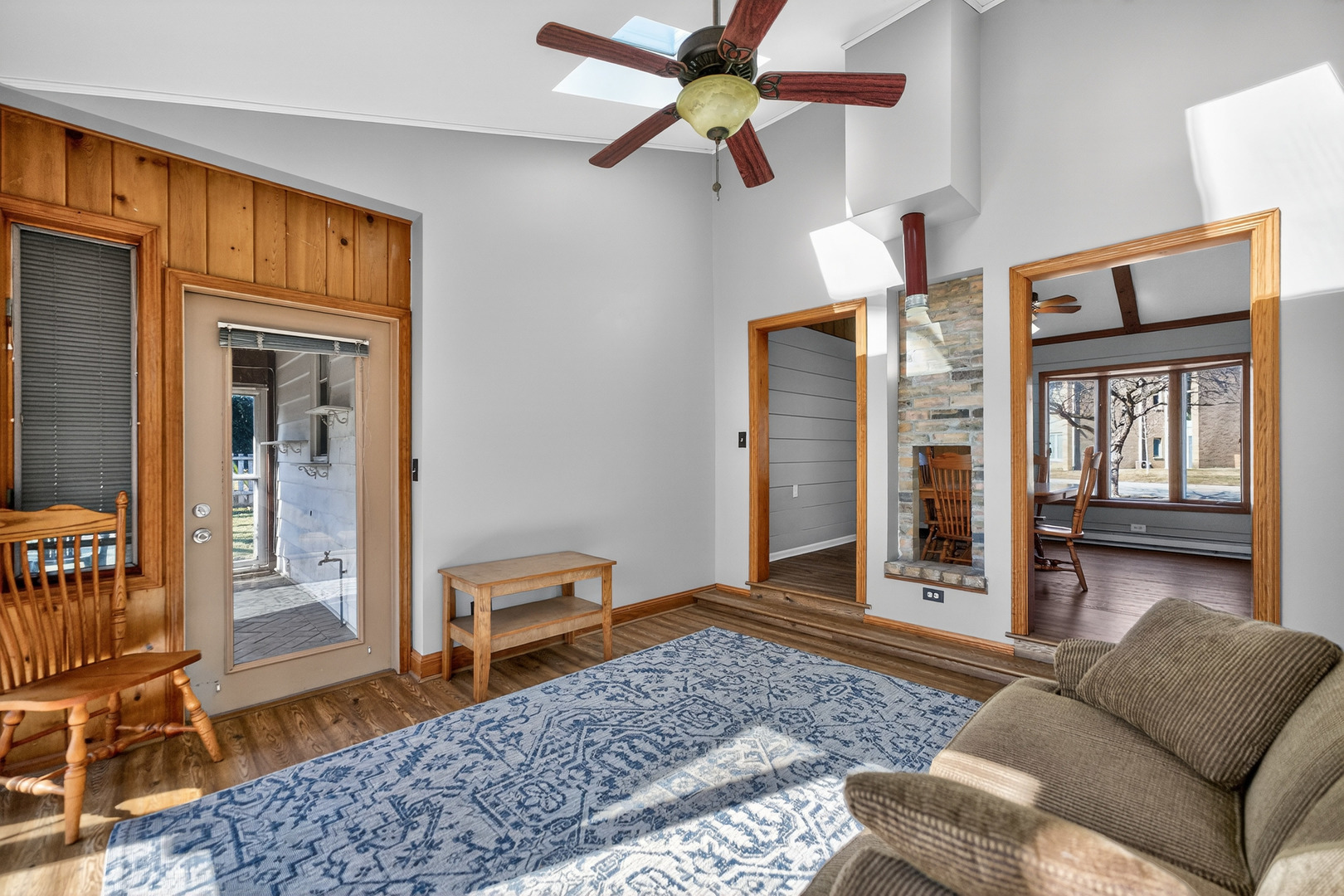 720 East Harrison Avenue Wheaton, IL 60187 - Photo 16 of 28 a living room with furniture rug and window