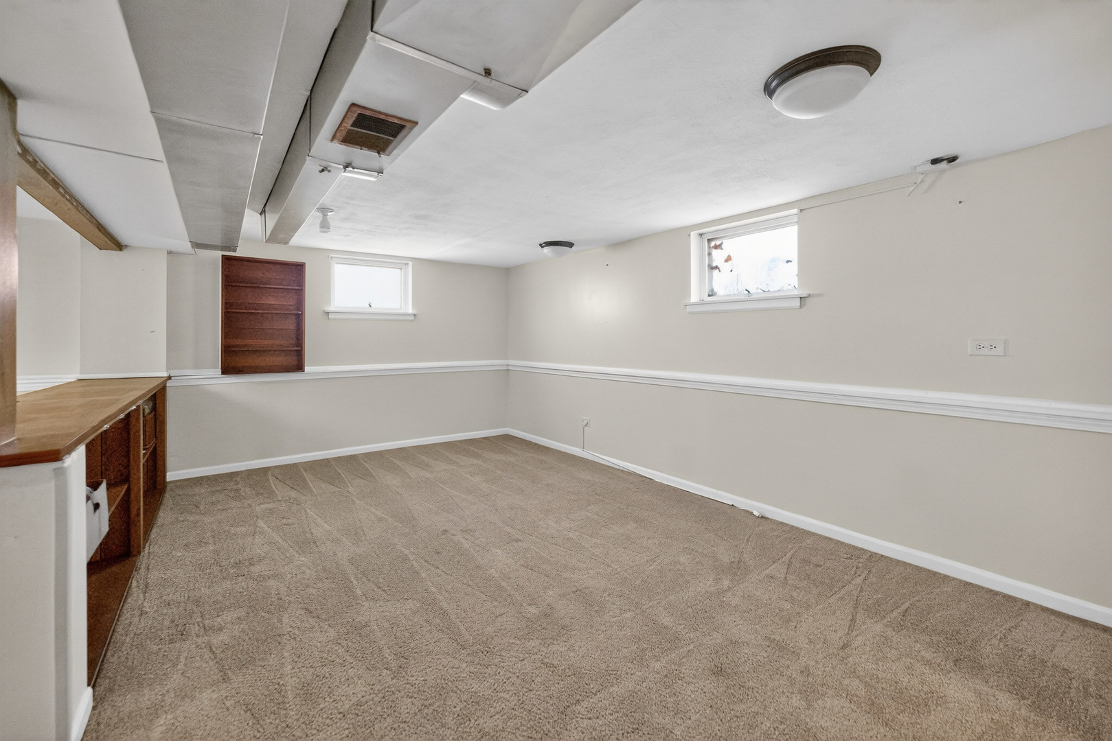 720 East Harrison Avenue Wheaton, IL 60187 - Photo 19 of 28 an empty room with windows