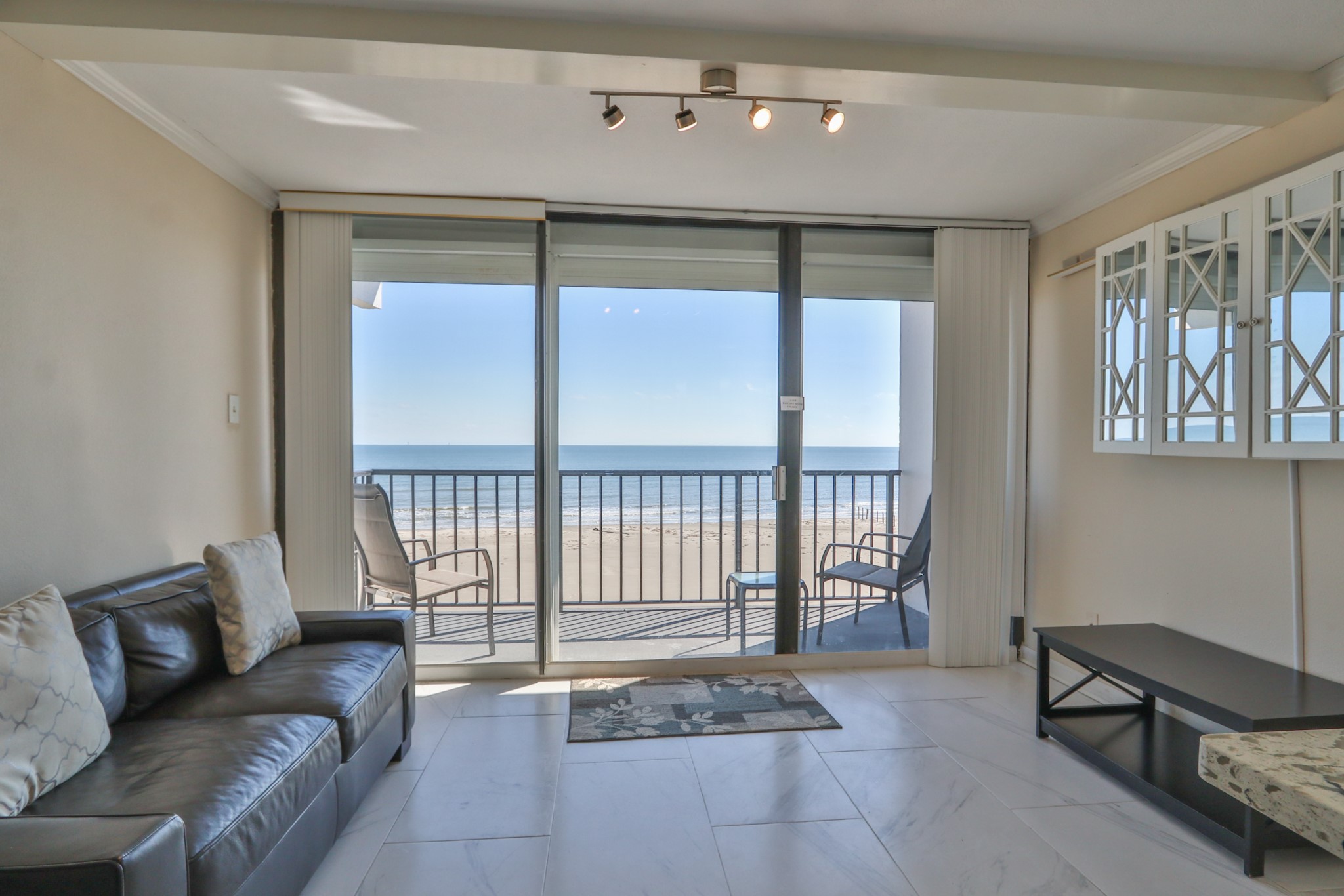 11949 Termini-San Luis Pass Road, Unit 304 Galveston, TX 77554 - Photo 15 of 39 Cozy, clean and inviting