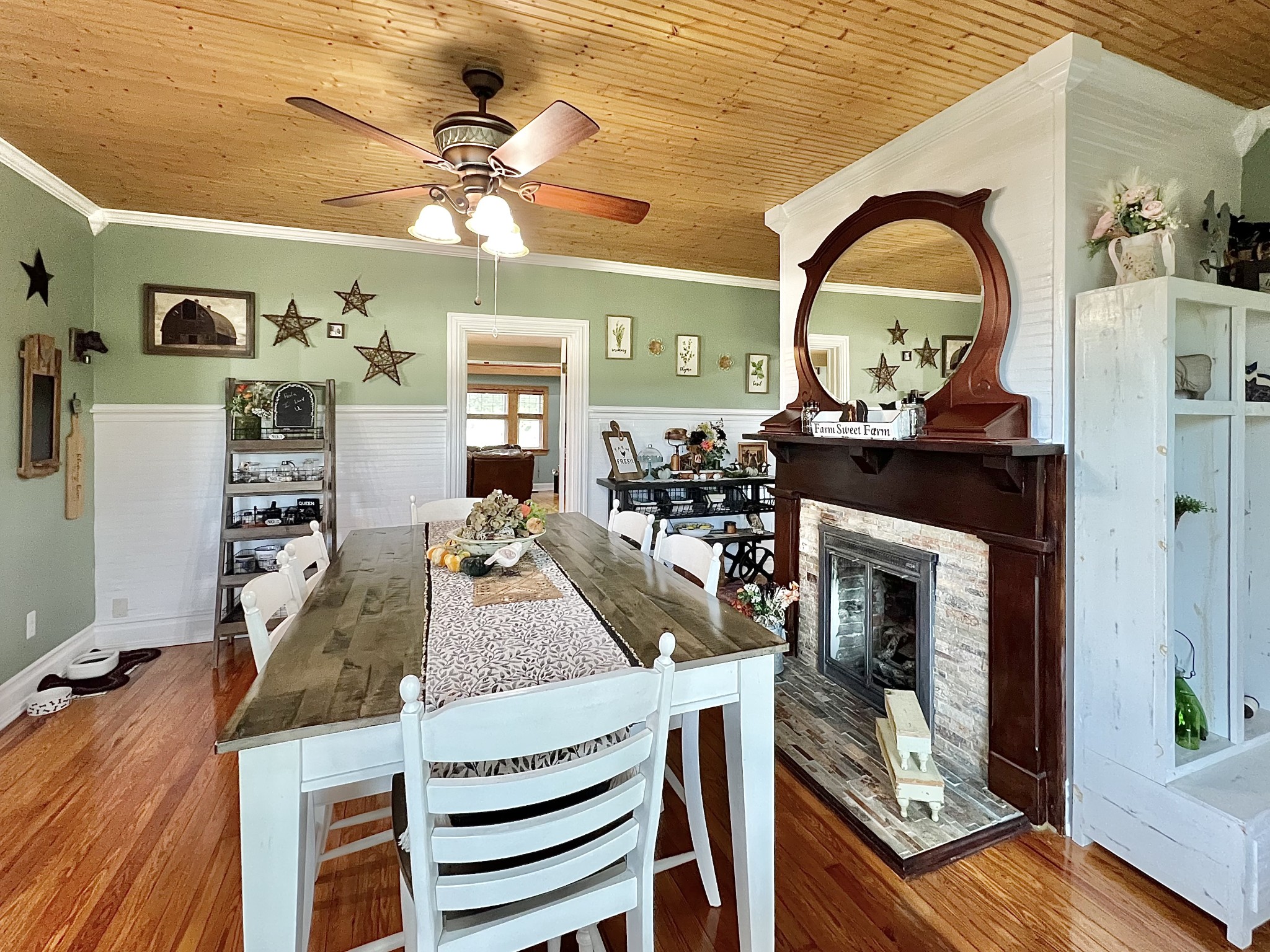 1400 Ragsdale Lane Pulaski, TN 38478 - Photo 21 of 100 a living room with furniture and a fireplace