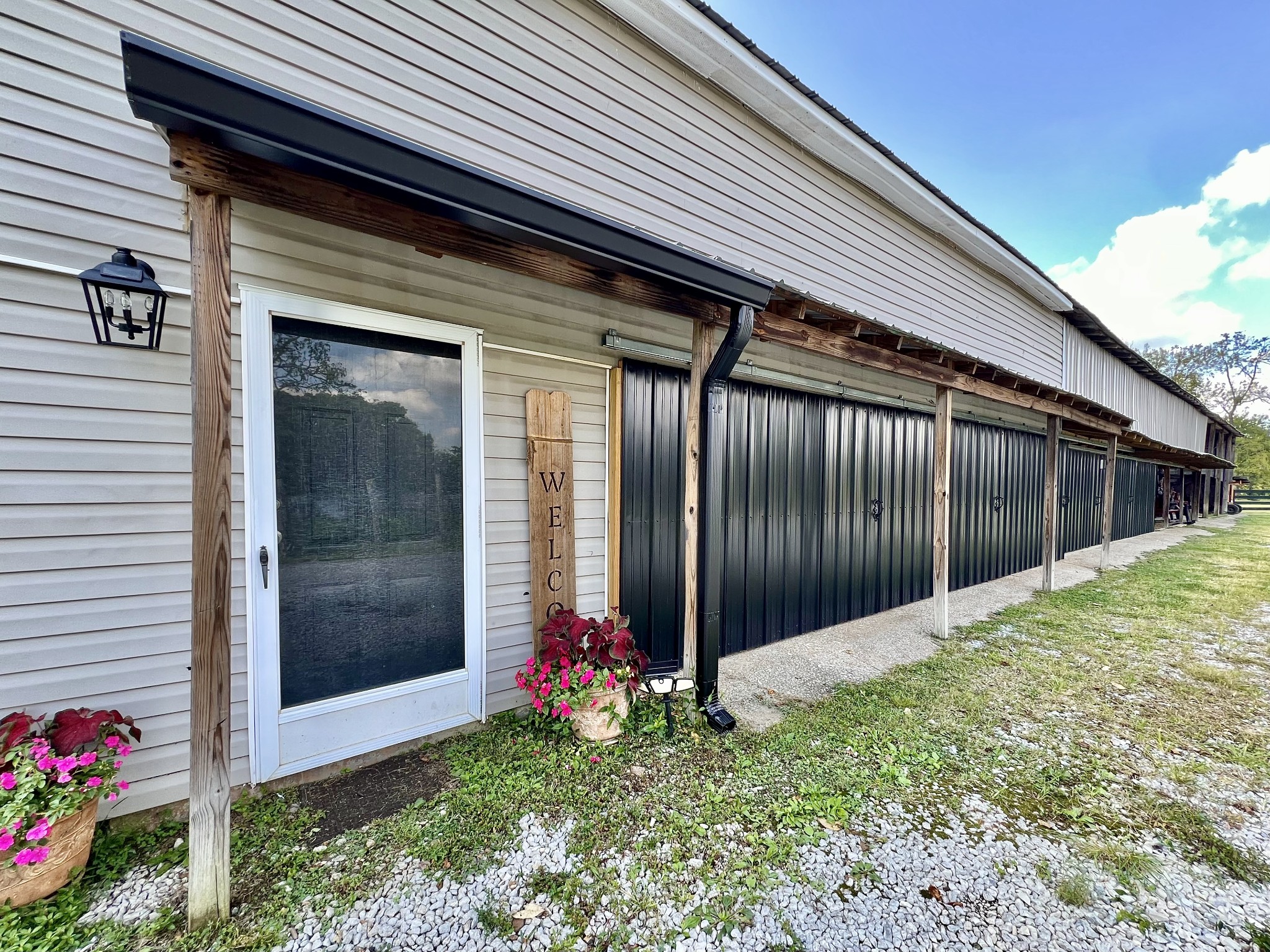 1400 Ragsdale Lane Pulaski, TN 38478 - Photo 70 of 100 a front view of a house