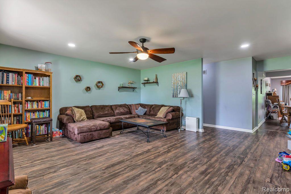 3124 West Hill Road Flint, MI 48507 - Photo 7 of 35