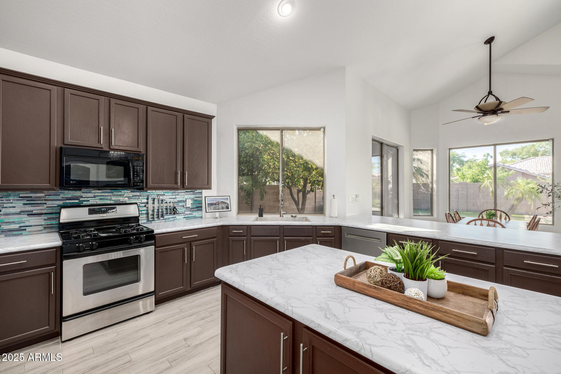 13636 West Calavar Road Surprise, AZ 85379 - Photo 10 of 59 25 - Calavar