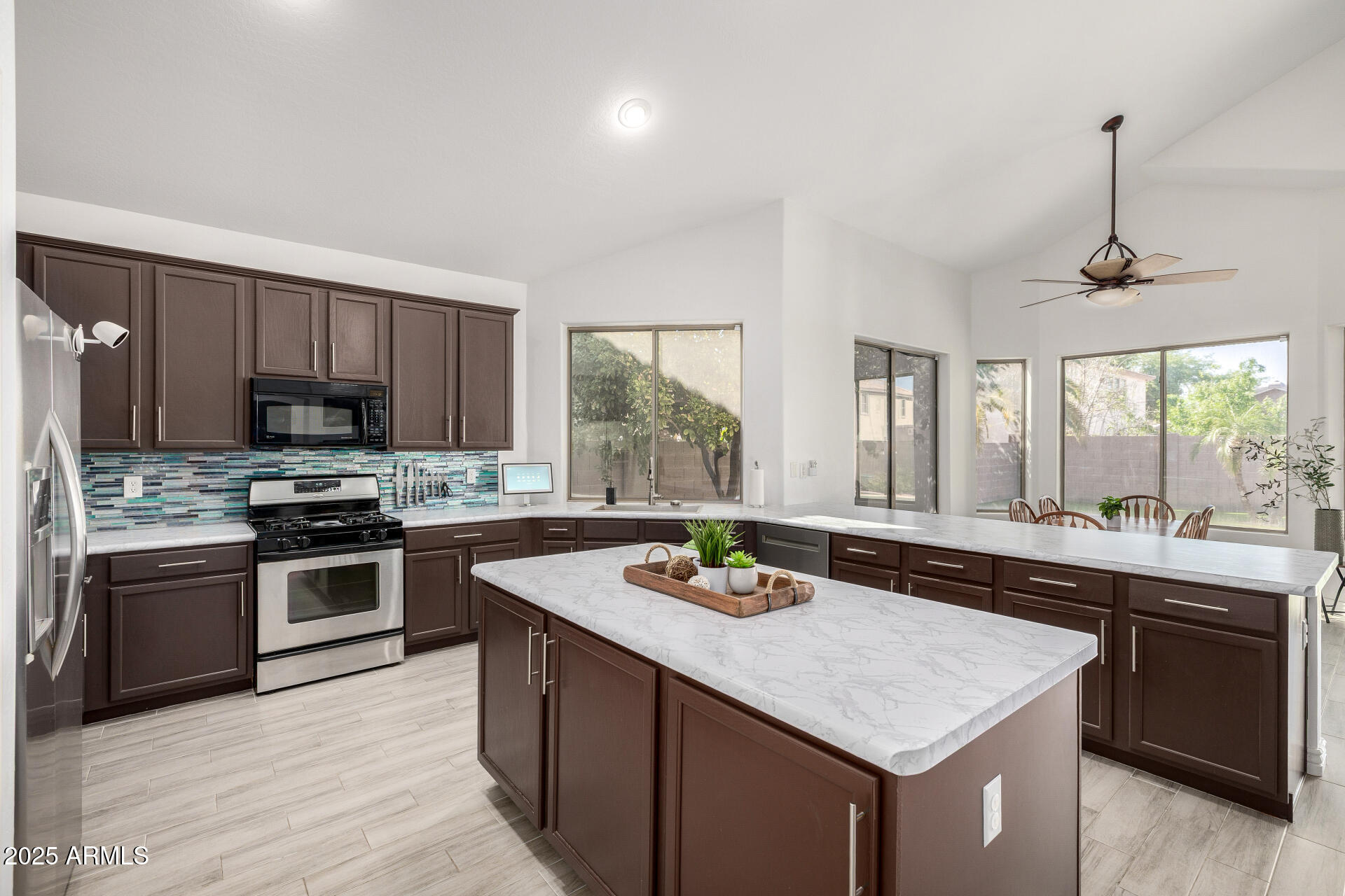 13636 West Calavar Road Surprise, AZ 85379 - Photo 13 of 59 21 - Calavar