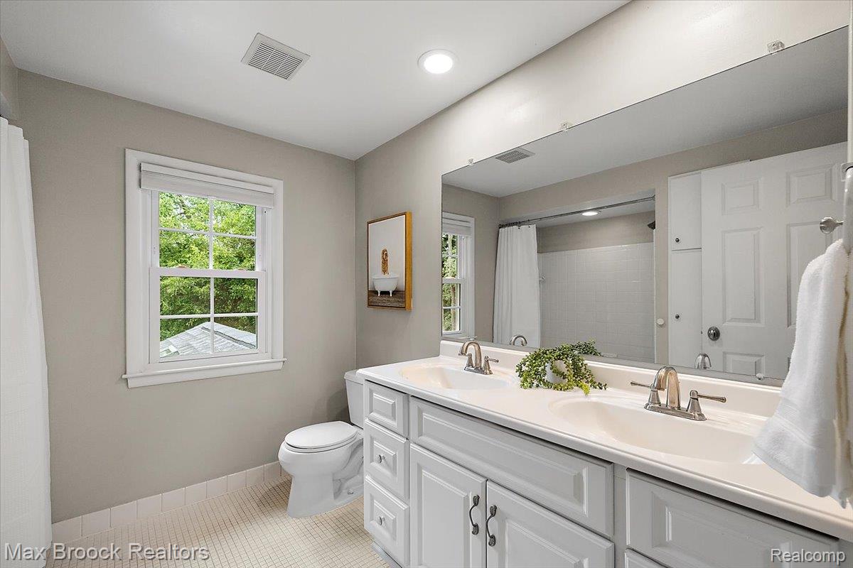 545 Whitehall Road Bloomfield Hills, MI 48304 - Photo 24 of 41 Full Bath