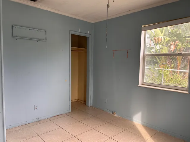 $199,260 | 840 West 2nd Street, Riviera Beach, FL 33404