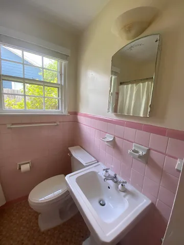 $2,400 | 518 McDaniel Street, Tallahassee, FL 32303