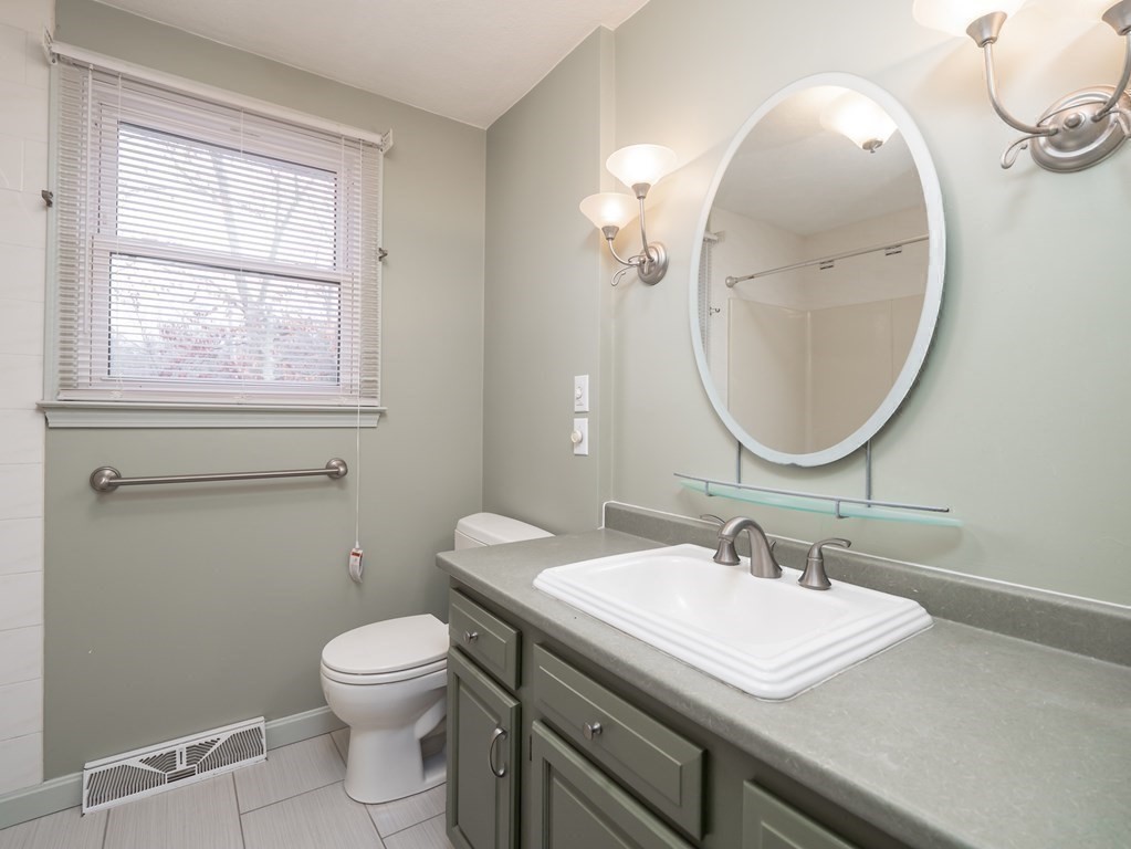 12 Crest Road Billerica, MA 01821 - Photo 20 of 41