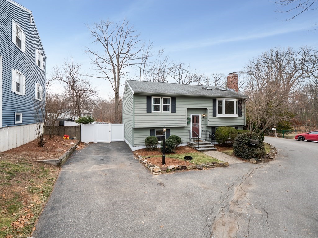 12 Crest Road Billerica, MA 01821 - Photo 2 of 41