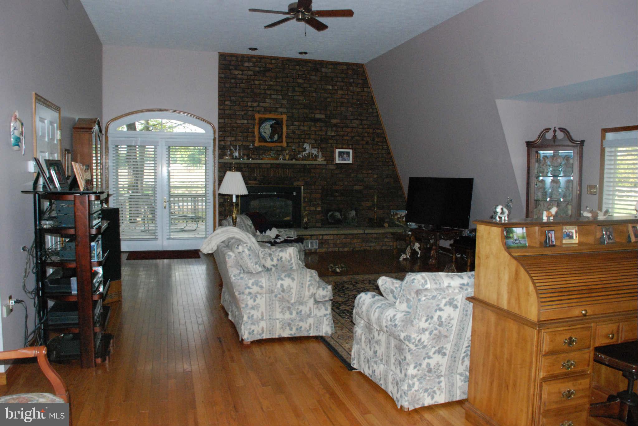 2221 Trevanion Road Taneytown, MD 21787 - Photo 23 of 29 Living Room