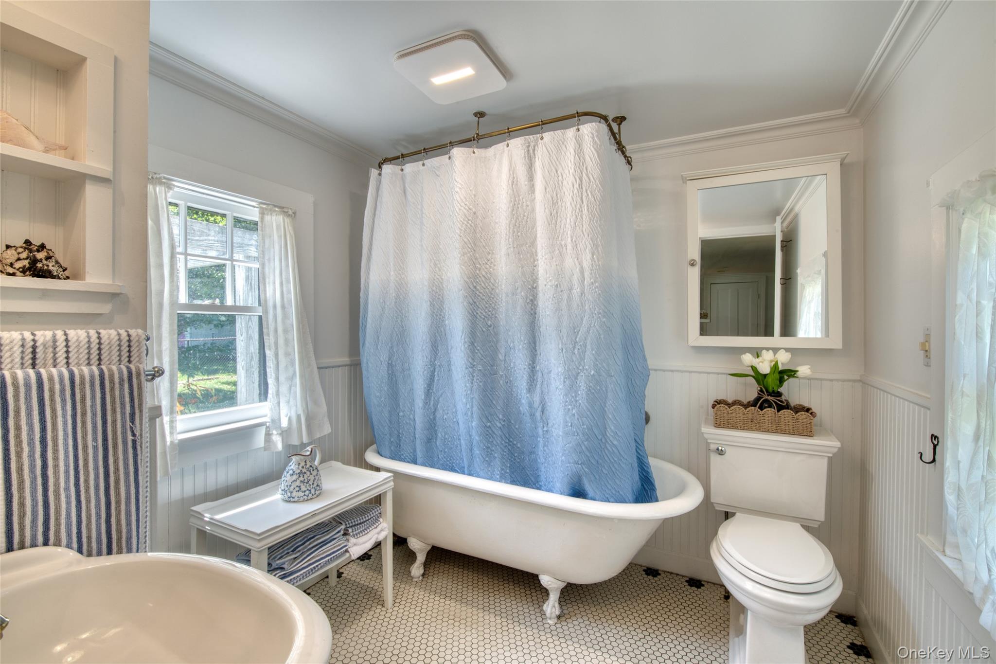 8440 Main Road East Marion, NY 11939 - Photo 8 of 28