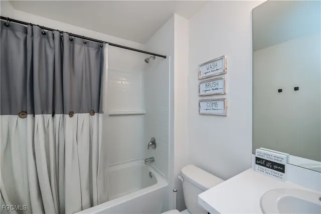 a bathroom with a toilet and a bathtub