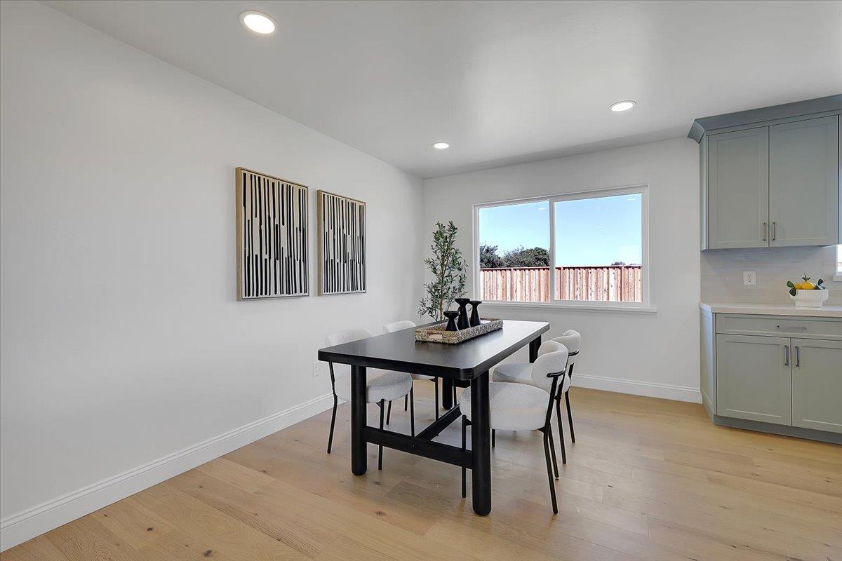 1181 Barry Road Yuba City, CA 95991 - Photo 13 of 60 a room with a table and chairs in it