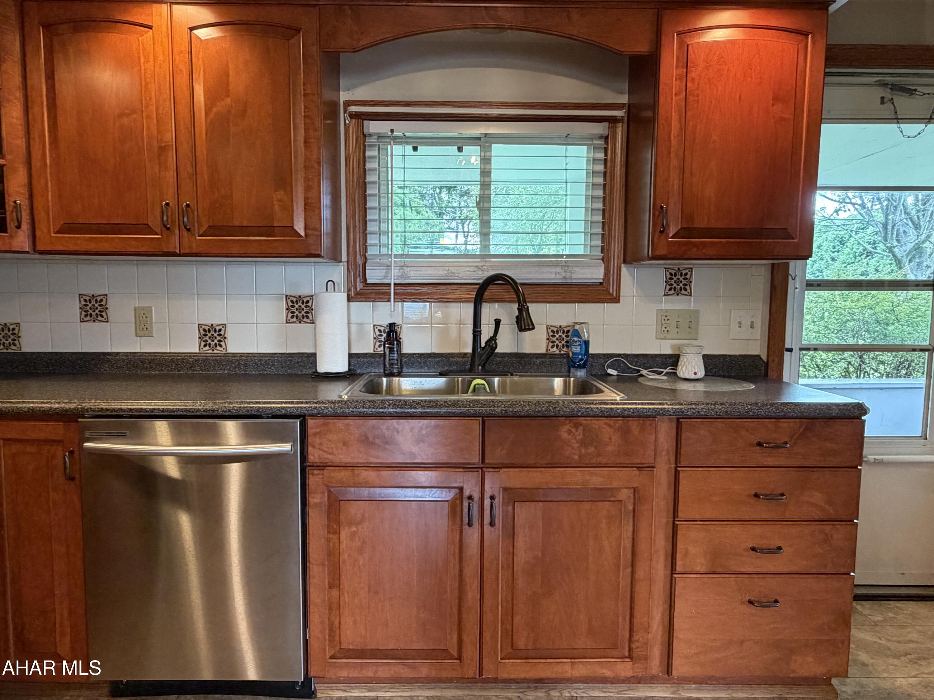 922 Middle Street Gallitzin, PA 16641 - Photo 6 of 40