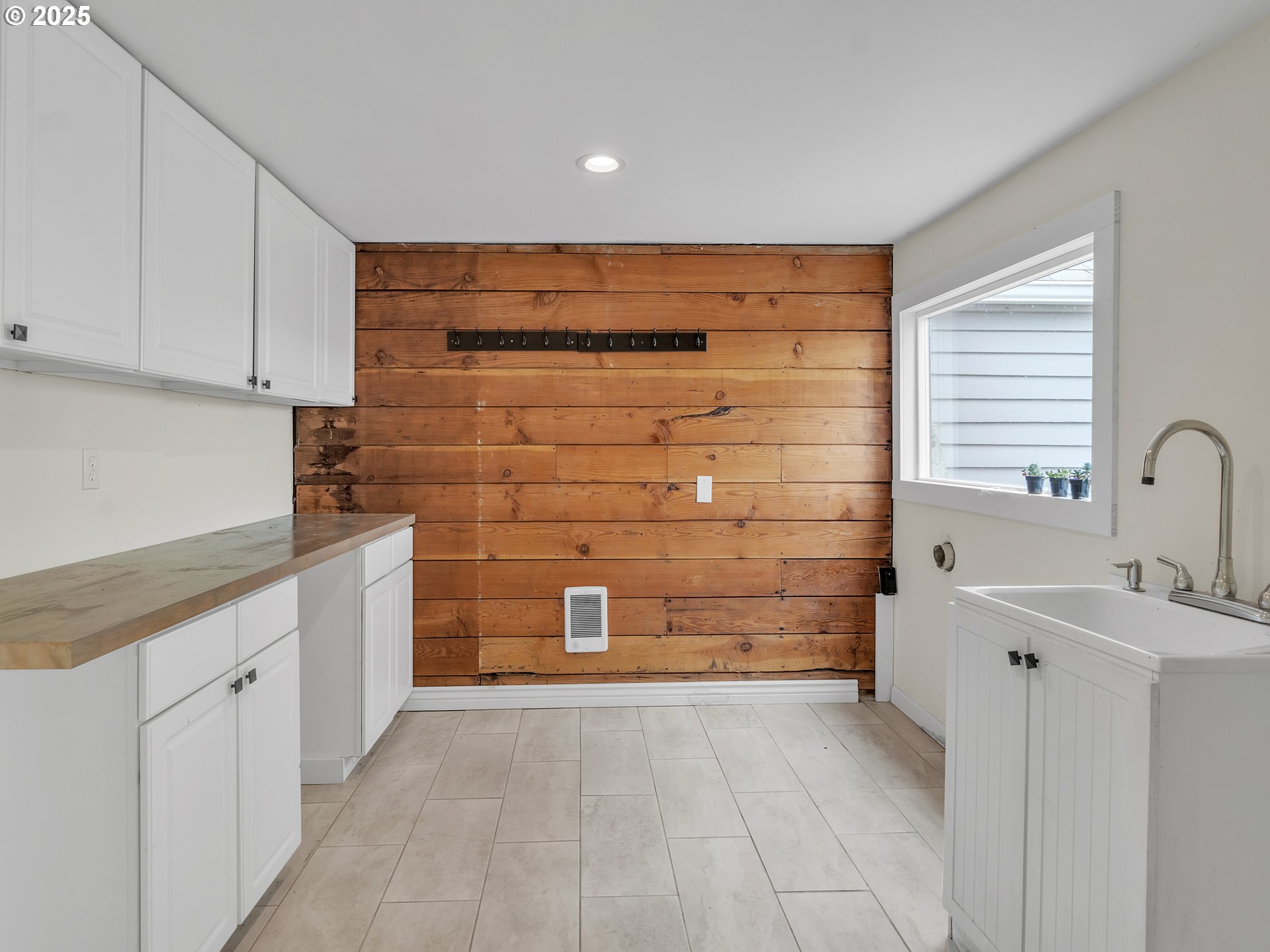 38280 Southwest Fort Hill Road Willamina, OR 97396 - Photo 12 of 31 a bathroom with a bathtub and shower