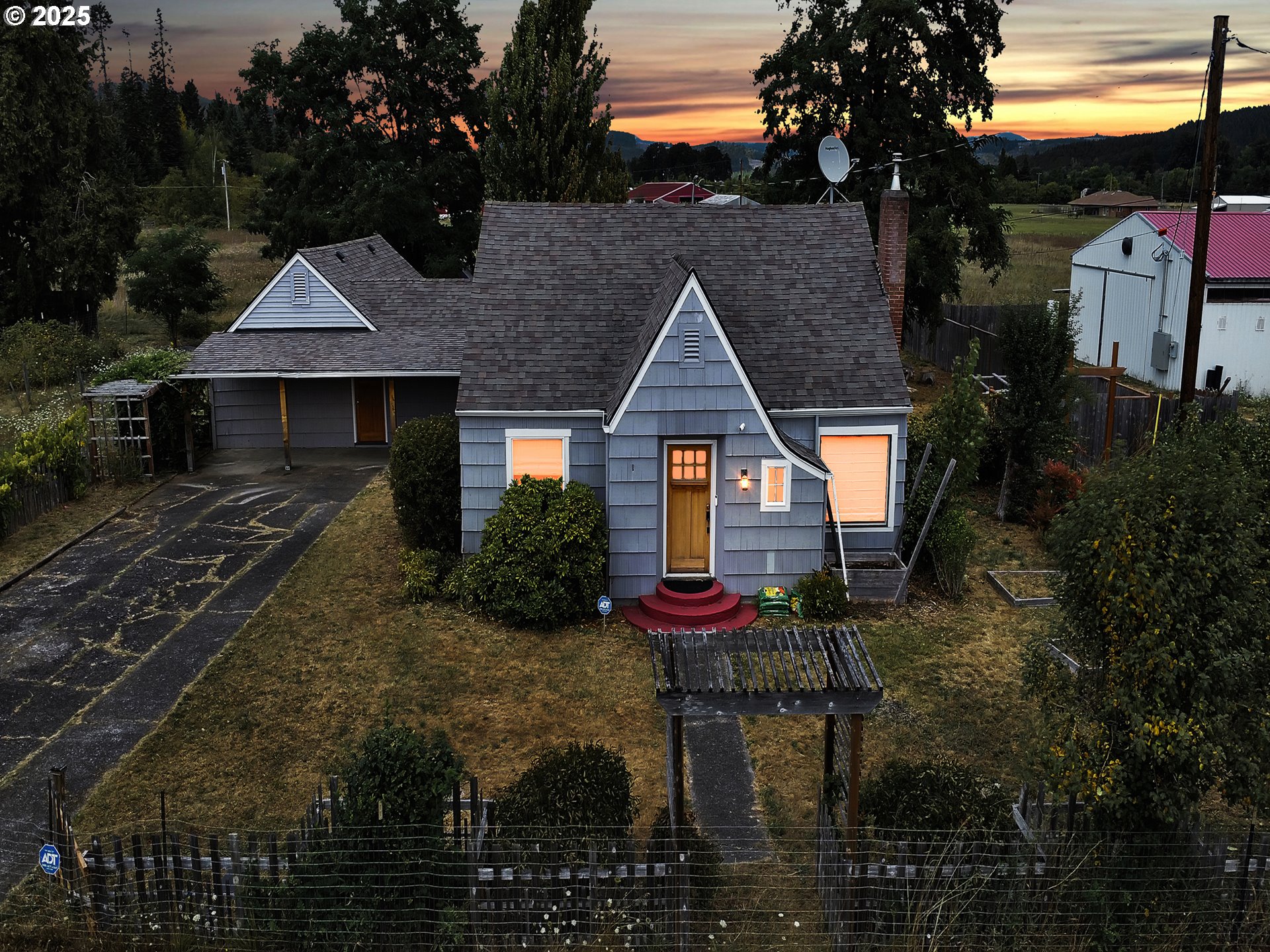 38280 Southwest Fort Hill Road Willamina, OR 97396 - Photo 24 of 31 a front view of a house with garden