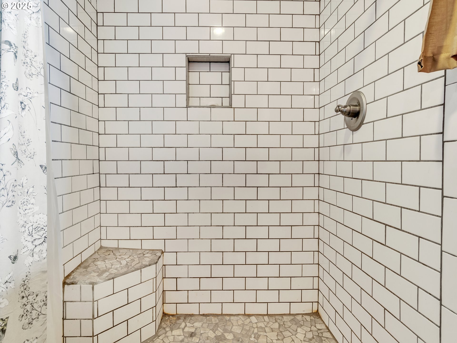 38280 Southwest Fort Hill Road Willamina, OR 97396 - Photo 27 of 31 a bathroom with a shower