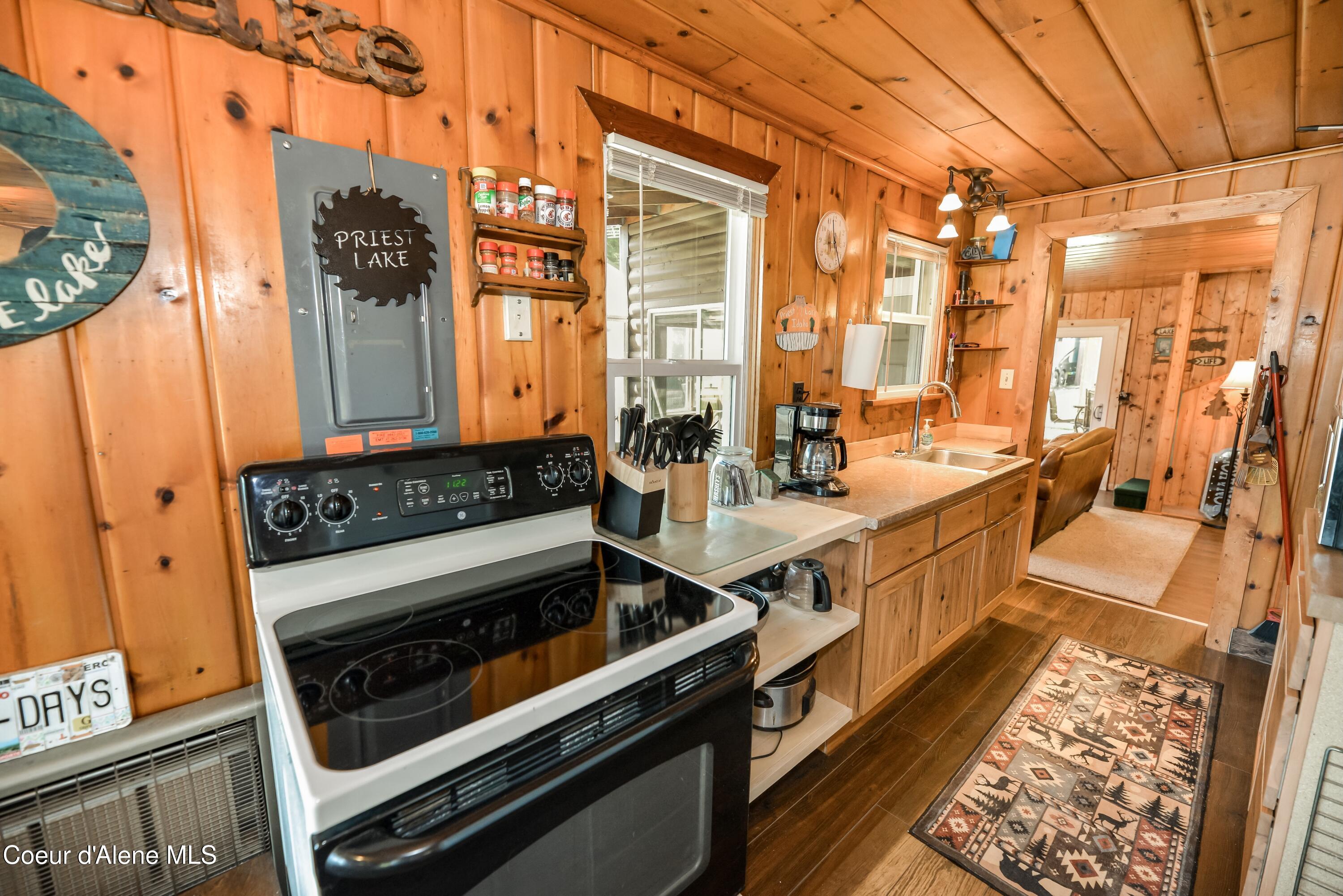 212 South Granite Bay Road Nordman, ID 83848 - Photo 24 of 41 Kitchen
