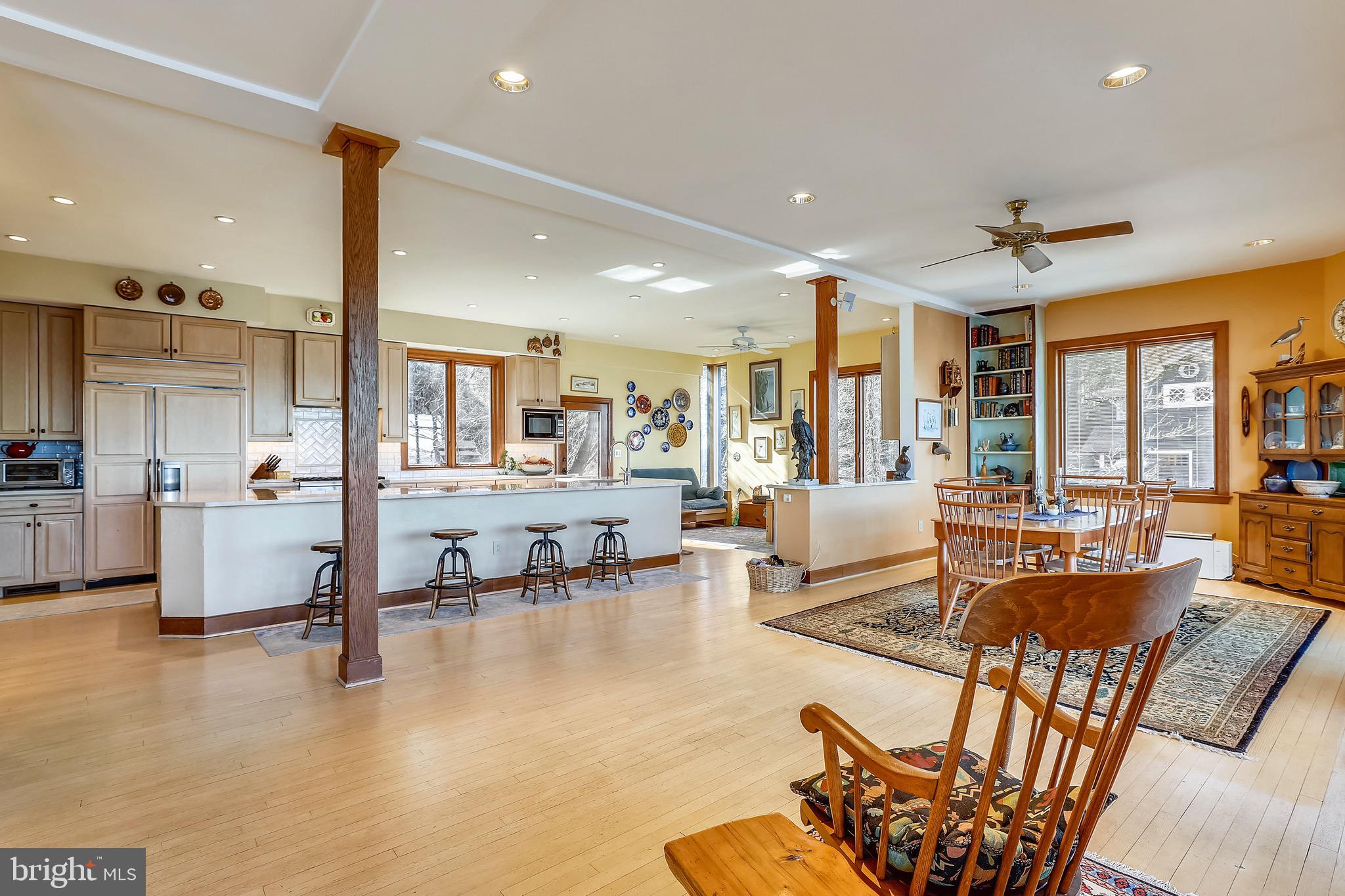 3 Beach Road Annapolis, MD 21405 - Photo 11 of 55 Kitchen - Informal Dining and Sitting area