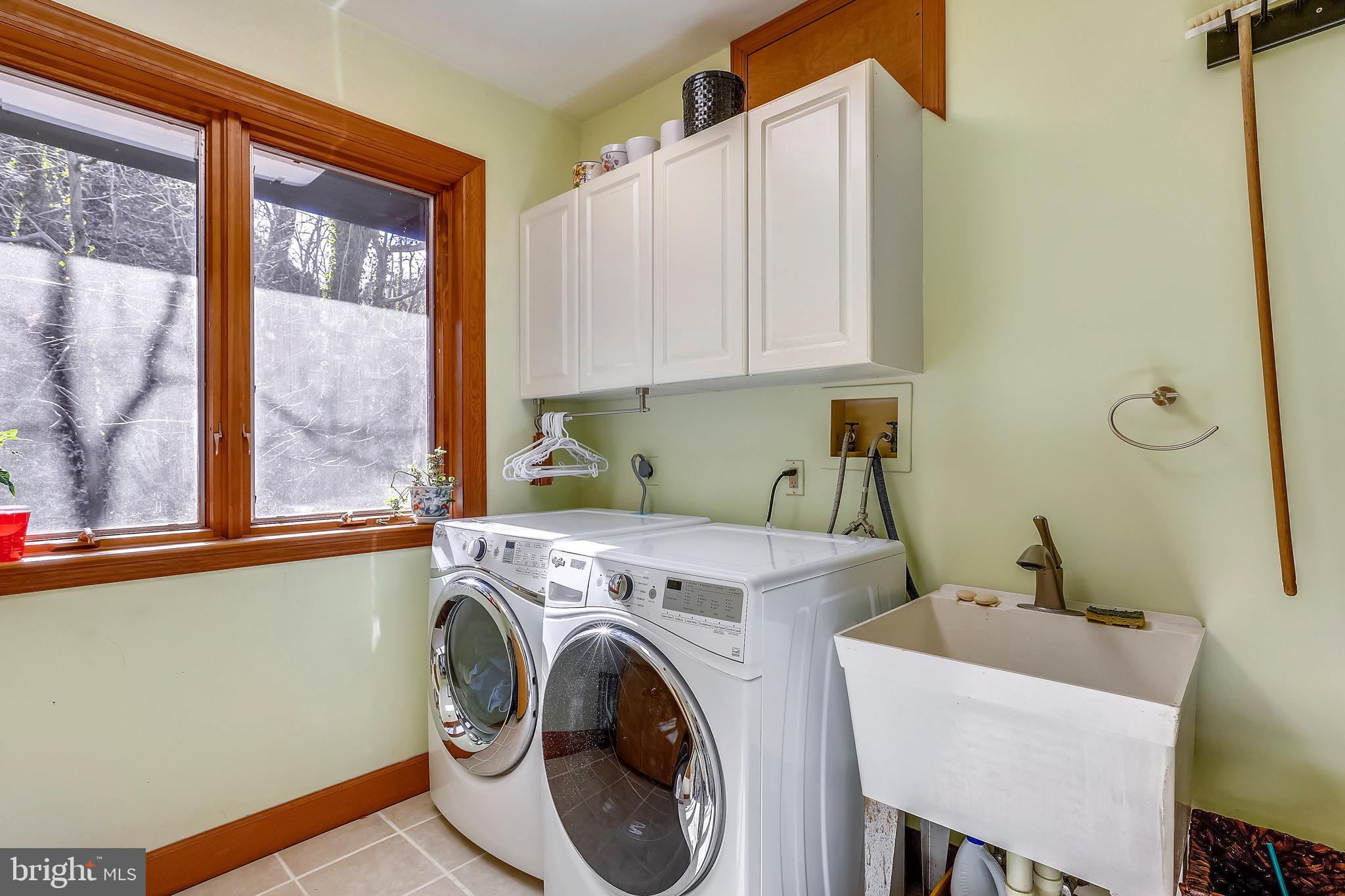 3 Beach Road Annapolis, MD 21405 - Photo 33 of 55 Upper Level Large Laundry Room