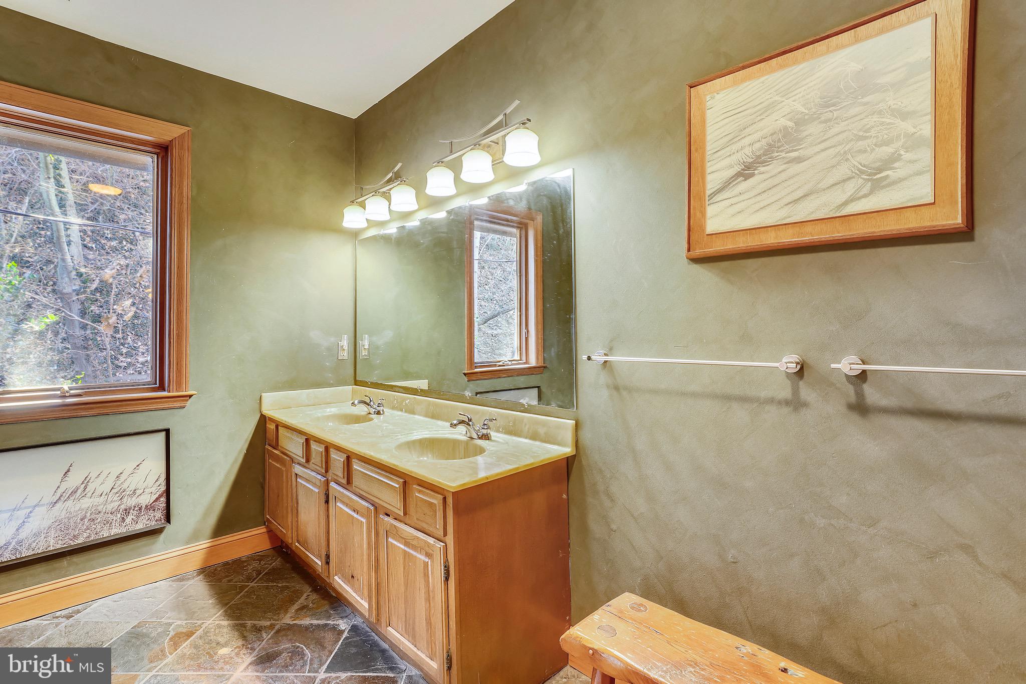 3 Beach Road Annapolis, MD 21405 - Photo 37 of 55 Upper Level Bathroom