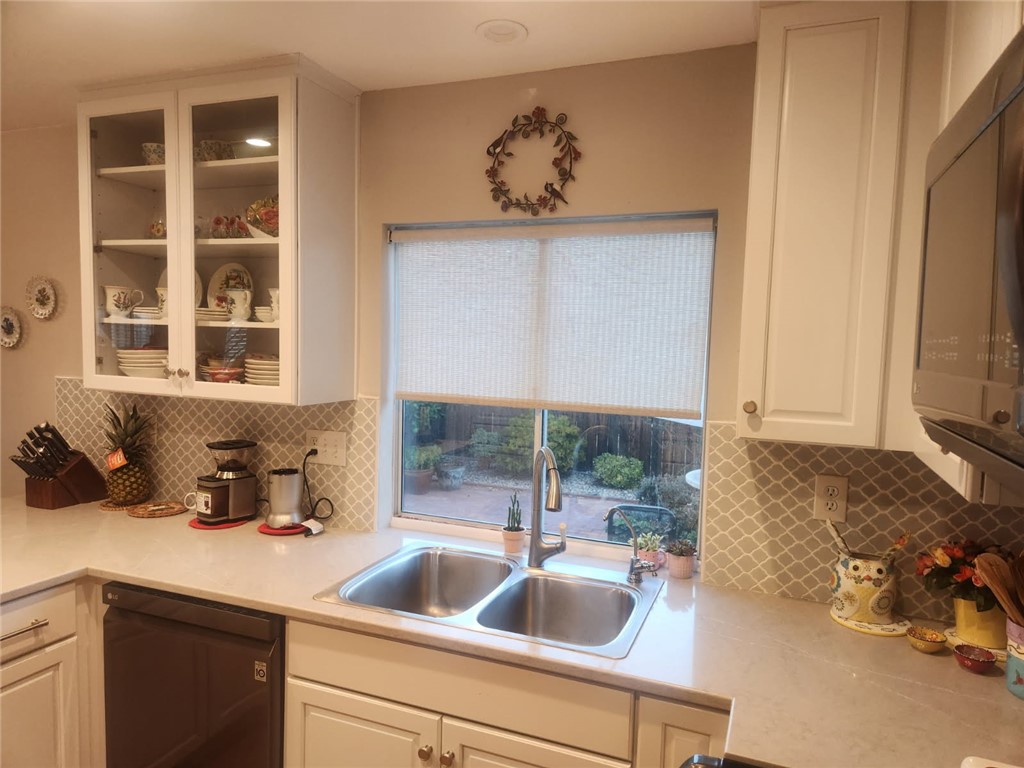 6012 Matheson Drive Riverside, CA 92507 - Photo 11 of 14 Kitchen