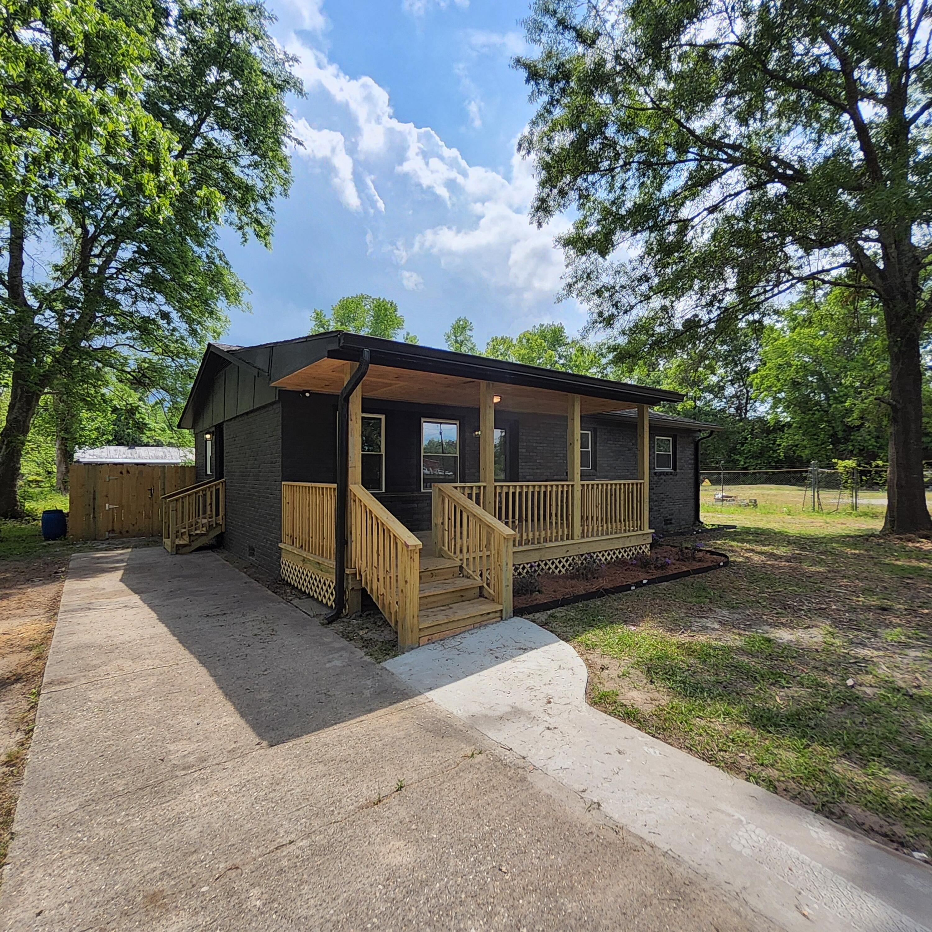 202 East Huggins Street Manning, SC 29102 - Photo 2 of 21 20250424_145947