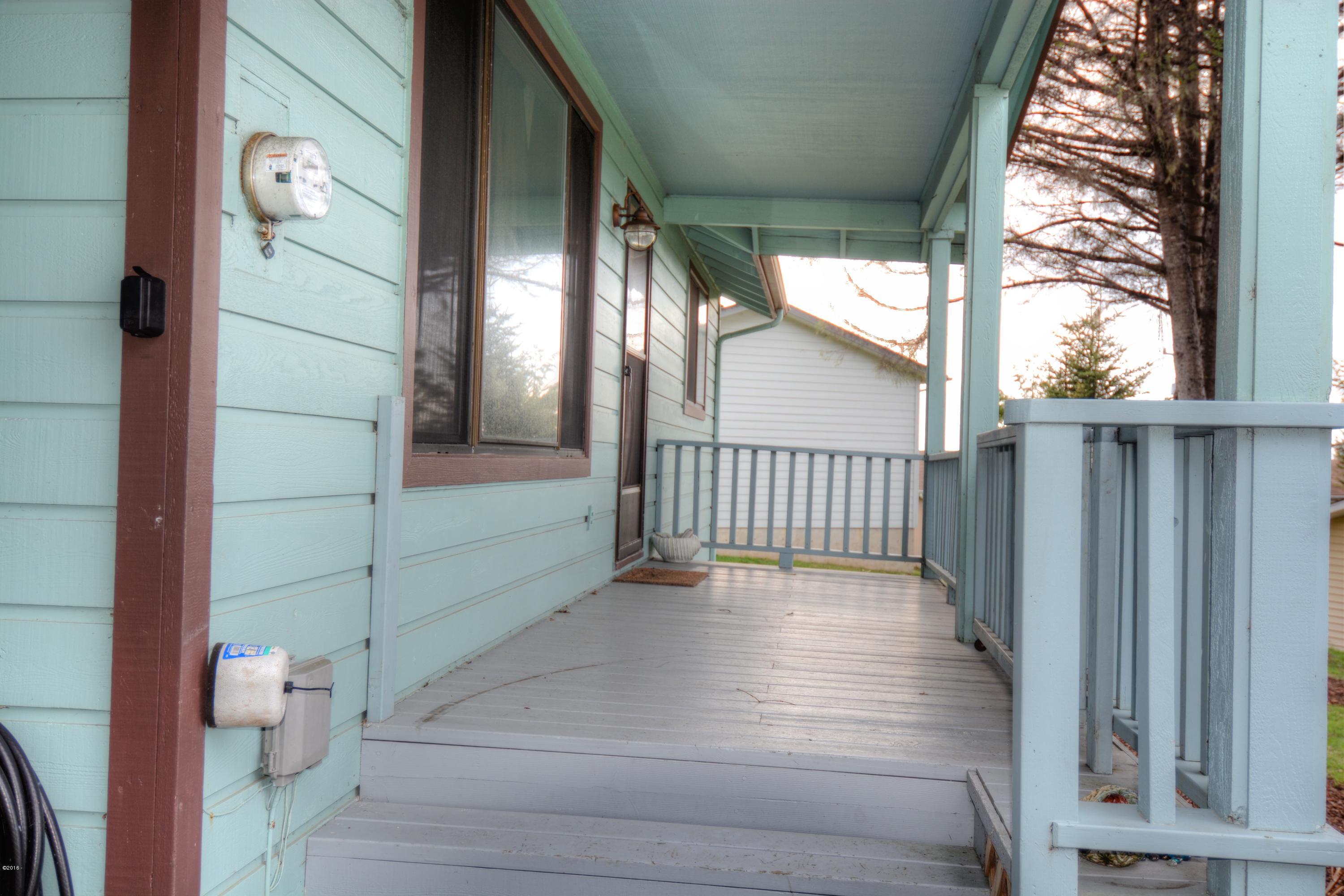 116 Spring Hills Road Yachats, OR 97498 - Photo 10 of 12 Front Deck