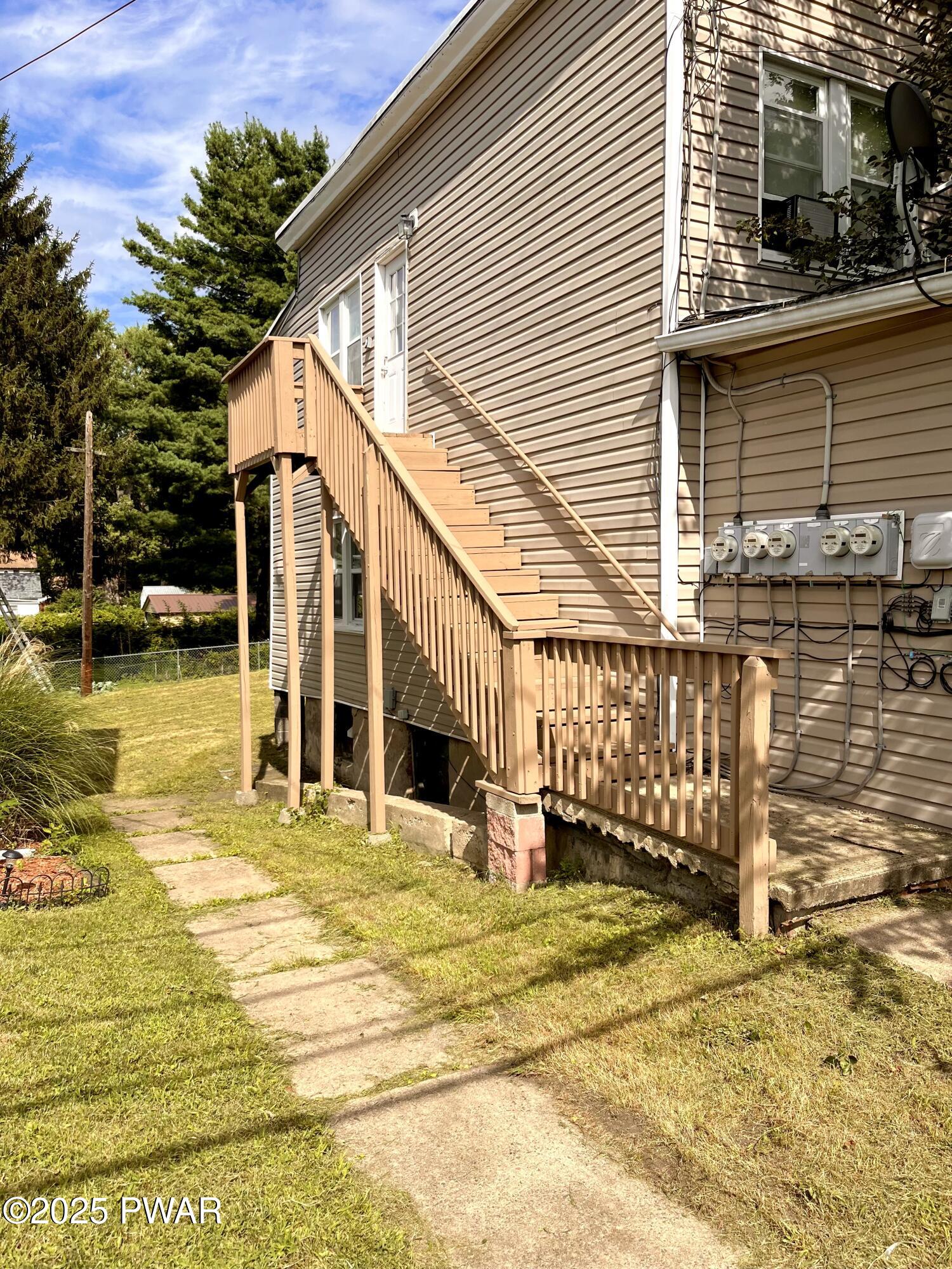 317 Larch Street Scranton, PA 18509 - Photo 3 of 29