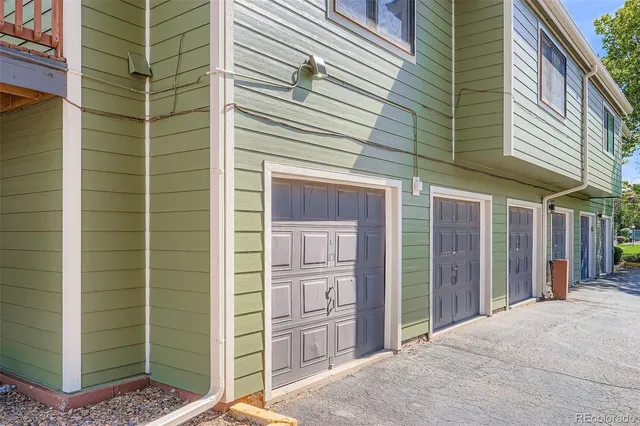 a view of entryway door of the house